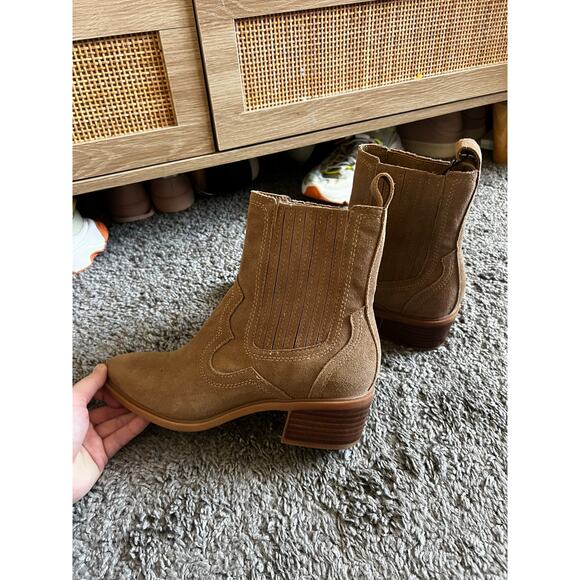 NEW Dolce Vita Slim Pointed Toe Bootie in Pecan Suede - Picture 3 of 8